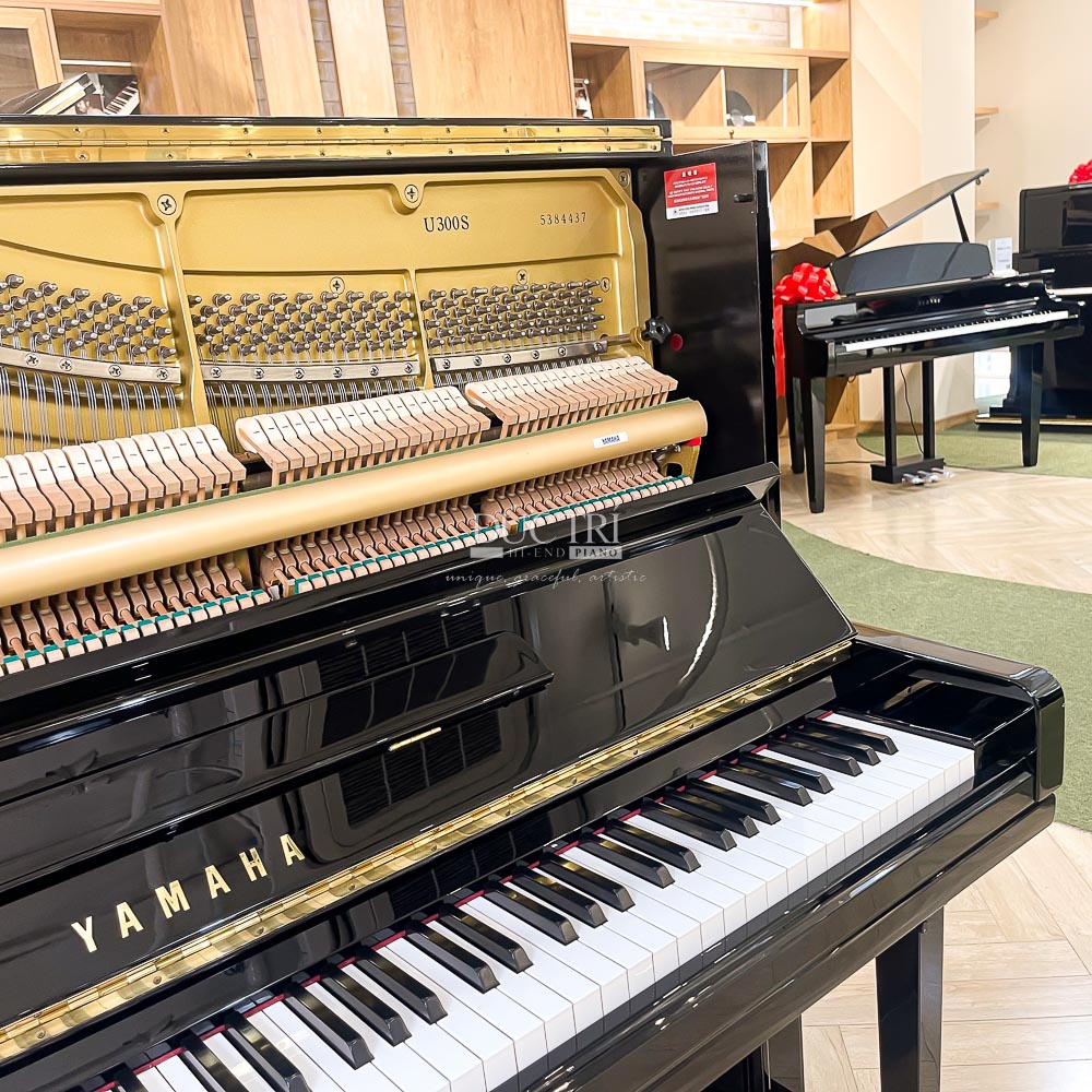 ACTION YAMAHA U300