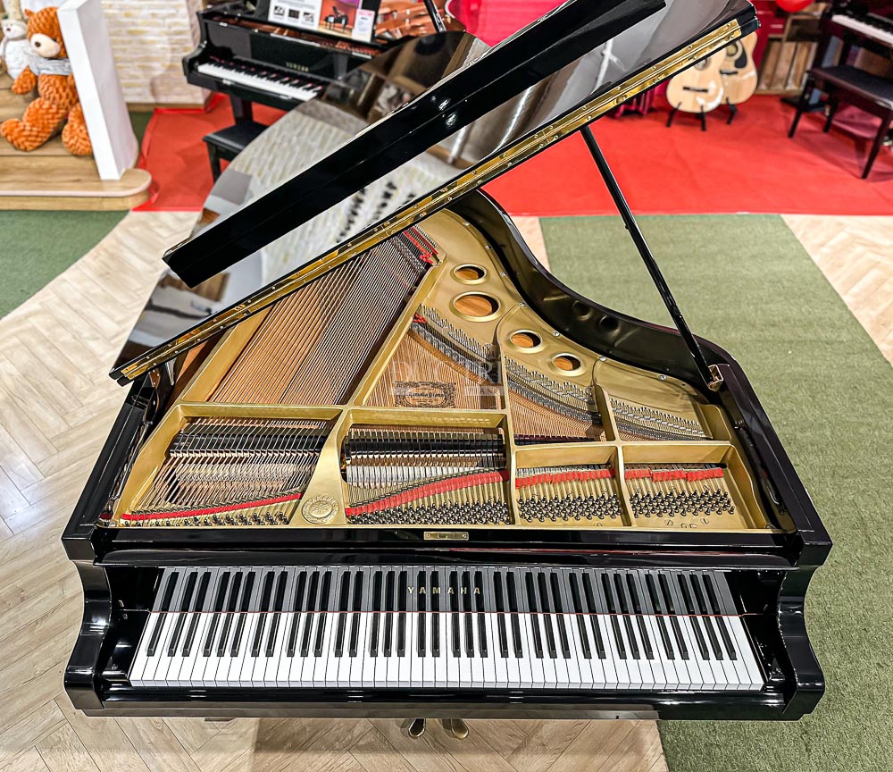 Khung gang đàn piano Yamaha C5E