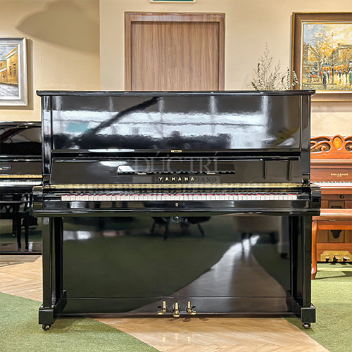 Yamaha U3G màu đen