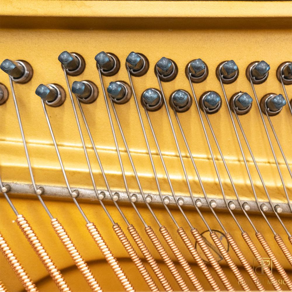 Yamaha U3M 13 Đàn Piano Yamaha U3M - Chốt pin và dàn dây bass