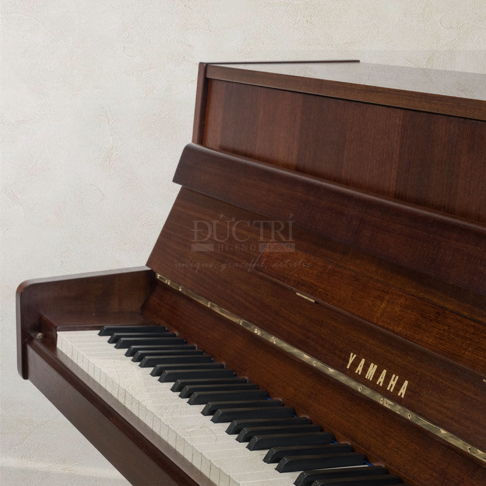 Logo-đàn-piano-Yamaha-M1