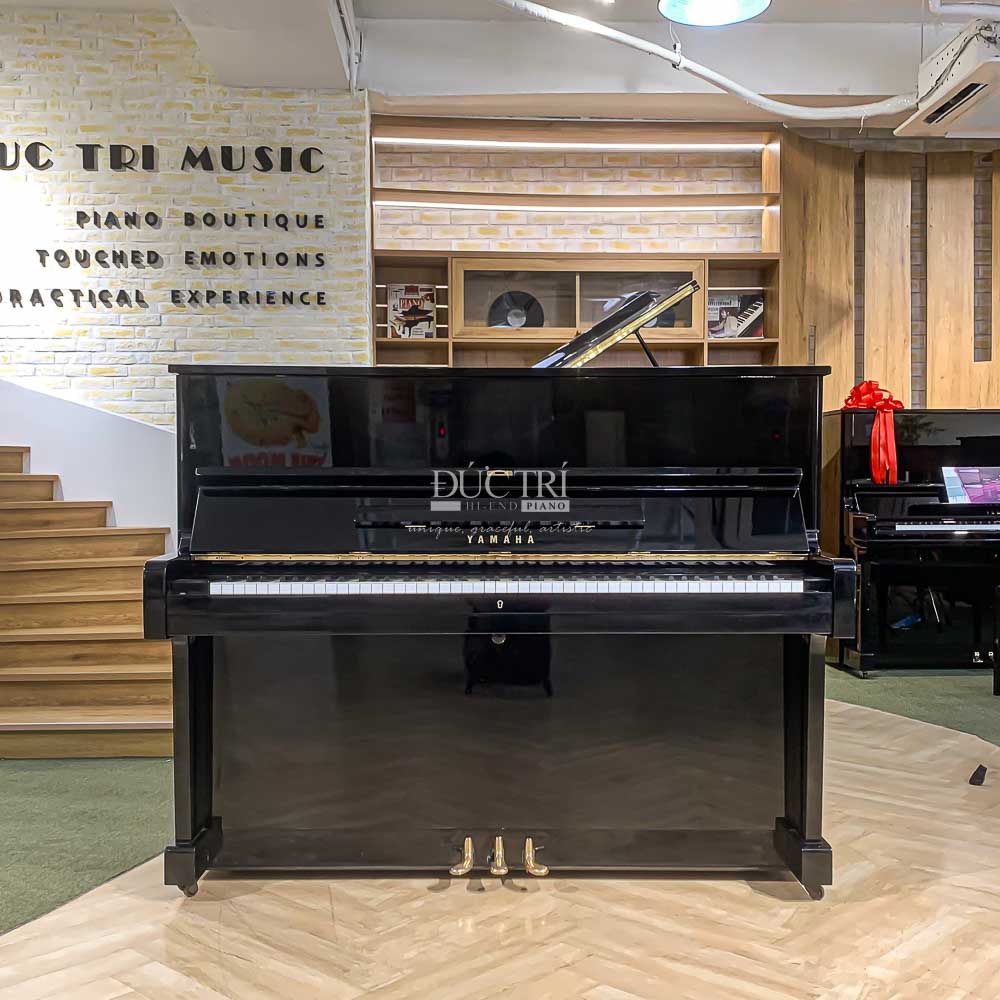 YAMAHA U1E