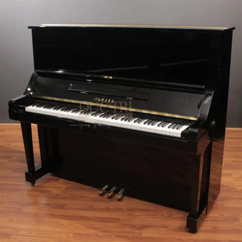 Yamaha U1F 6 Yamaha U1F được trưng bày tại Showroom của Piano Đức Trí