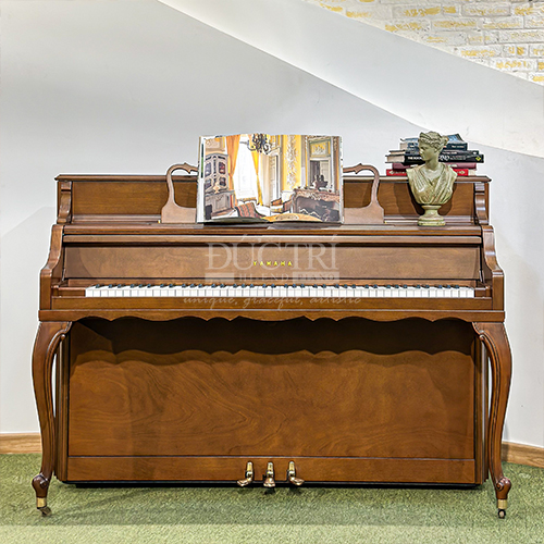 Đàn piano Yamaha M2C có kiểu dáng thanh lịch, cổ điển