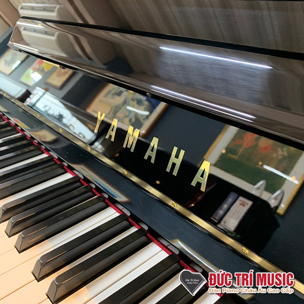 logo của đàn piano yamaha ux10bl
