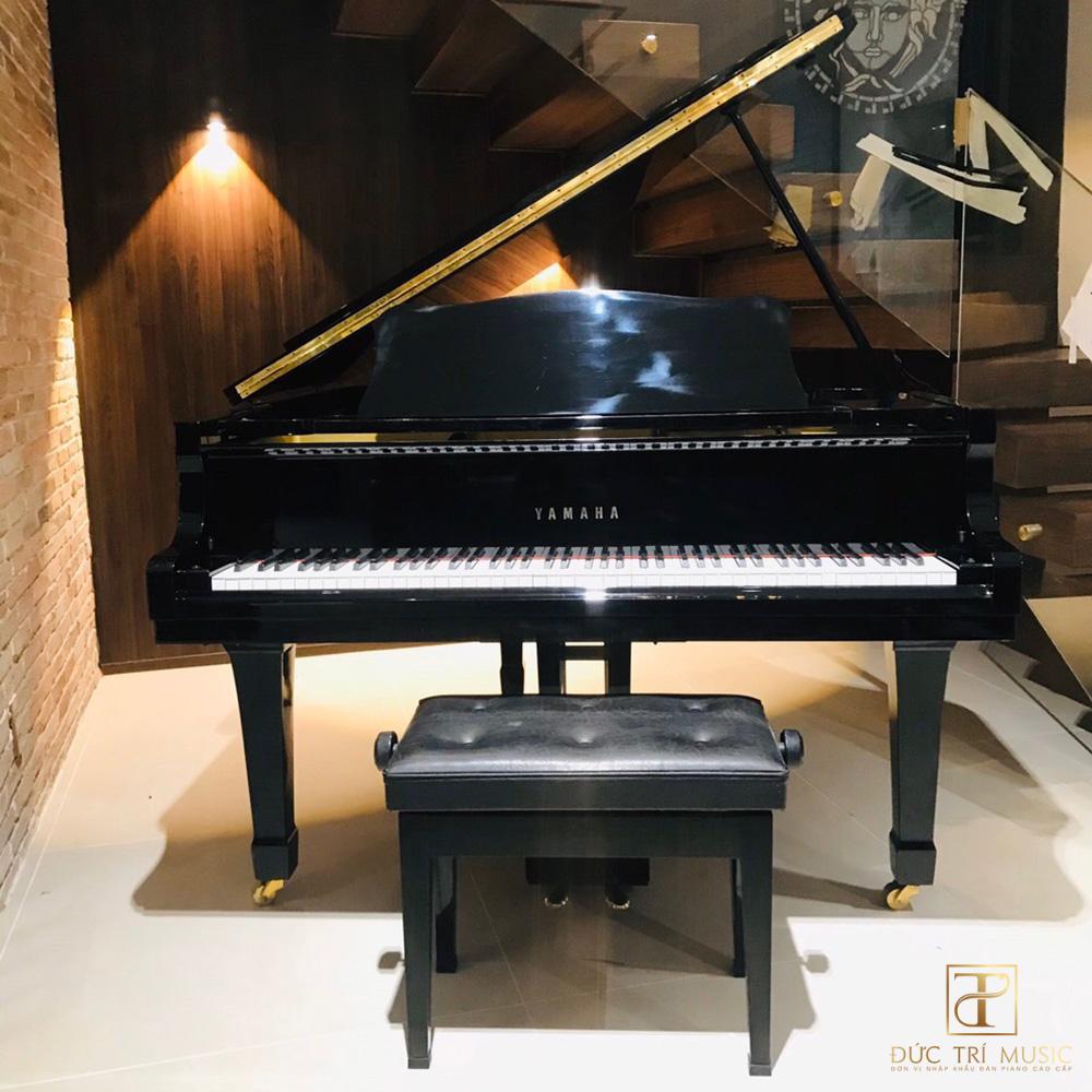 Đàn Piano Yamaha G2E - Mặt trước