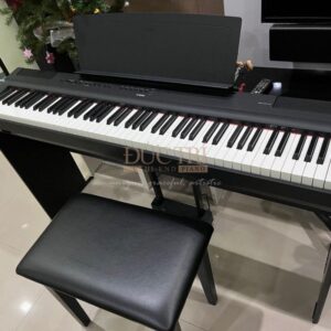 Góc cạnh của Đàn Piano Yamaha CLP-725