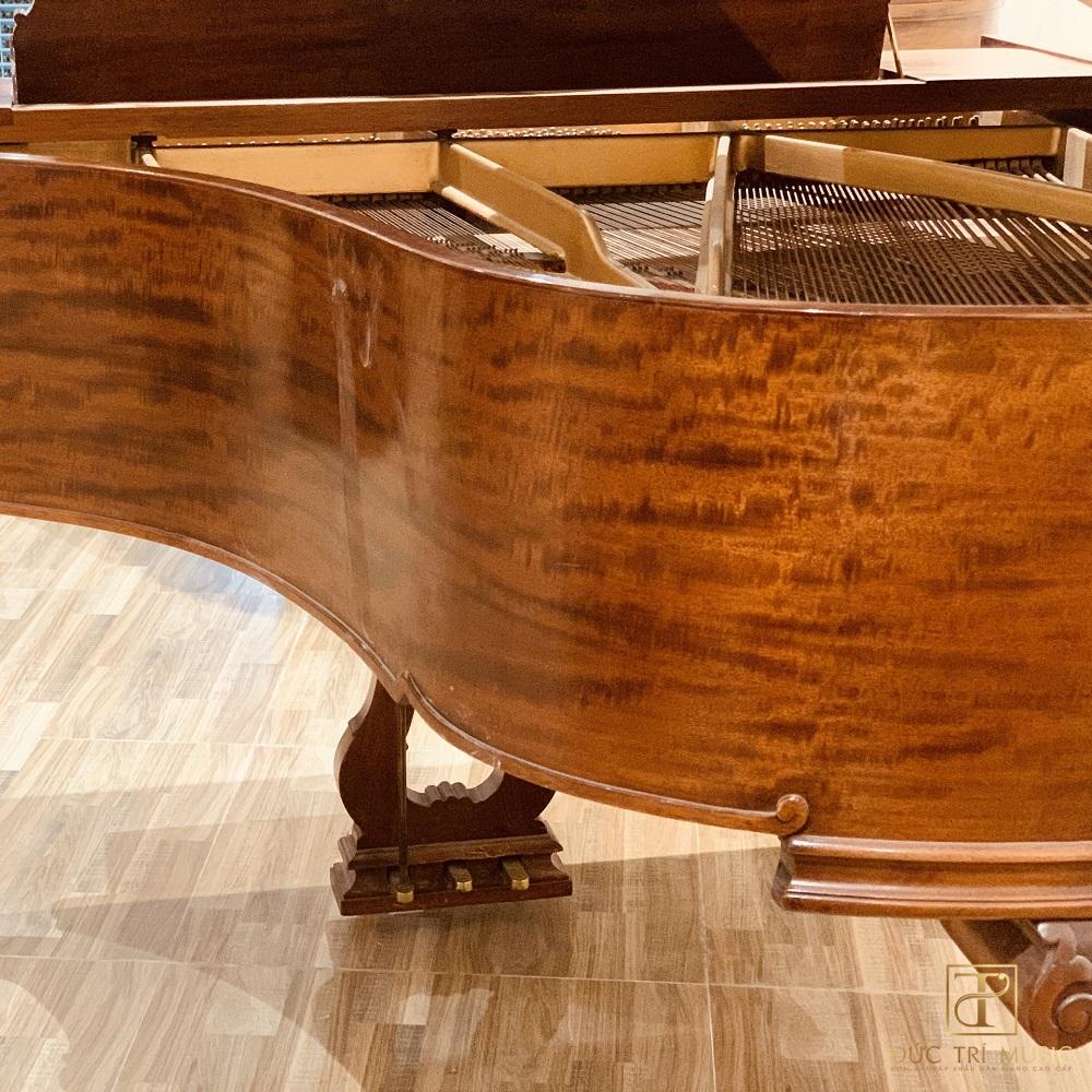 Đàn Piano Wm Knabe & Co Louis XV - Vân gỗ trên vành đàn
