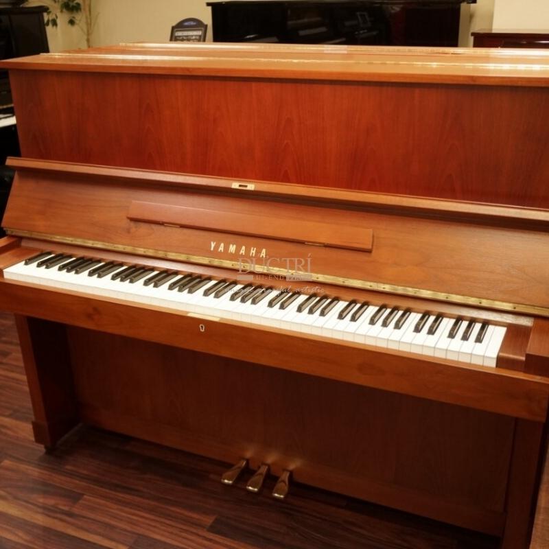 Yamaha W103 5 Yamaha W103 được trưng bày tại Showroom của Piano Đức Trí