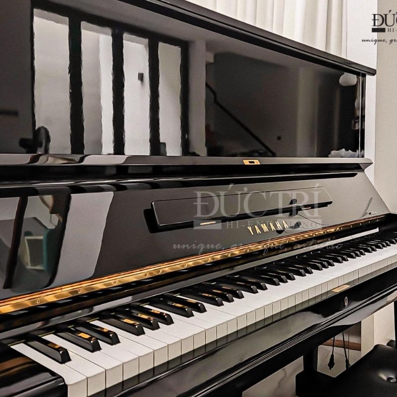 Yamaha U3E 16 Logo và các phím trên đàn Đàn Piano Yamaha U3E