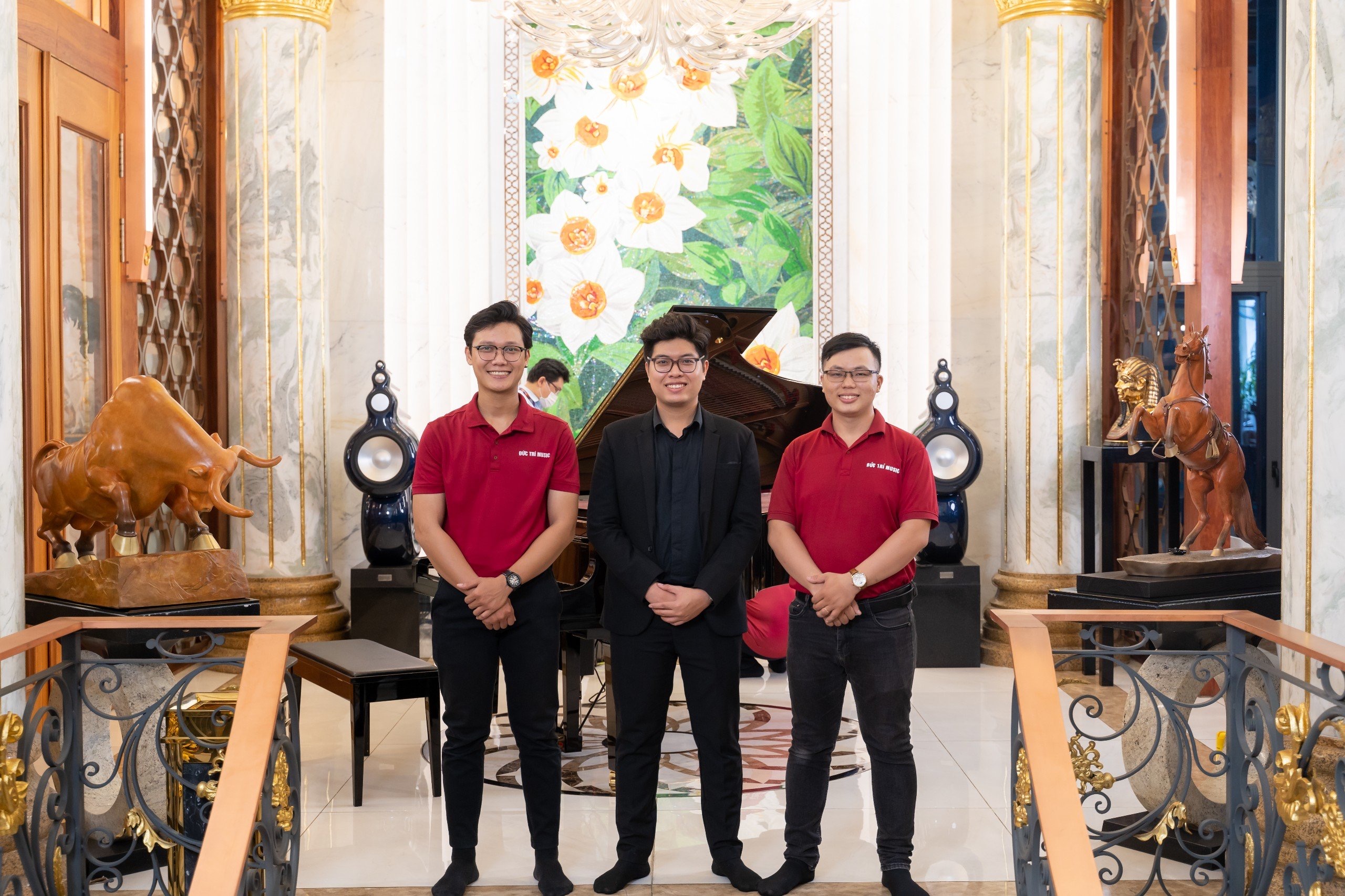 Hình ảnh đội ngũ nhân viên, kỹ thuật viên của Piano Đức Trí được đào tạo bài bản bời Yamaha music Việt Nam