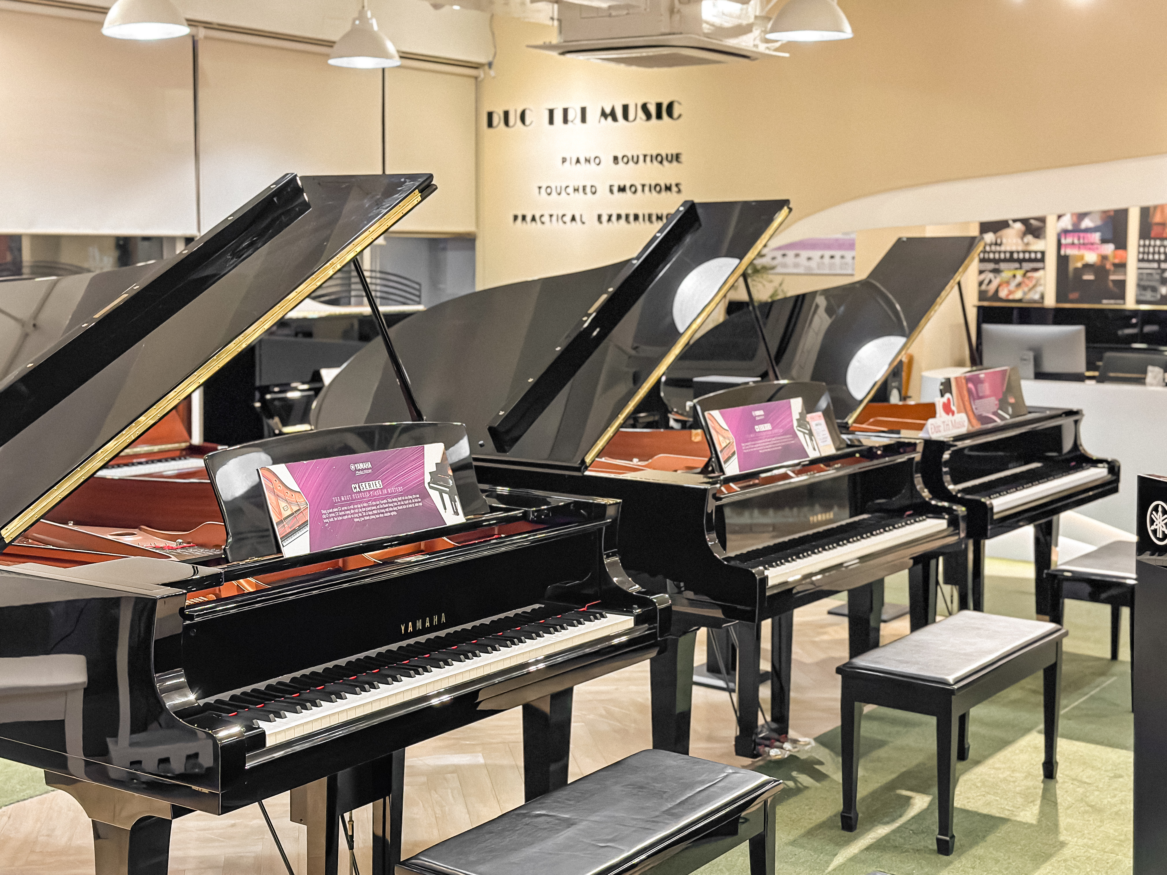 Hình ảnh nơi trưng bày các loại piano tại Showroom Piano Đức Trí