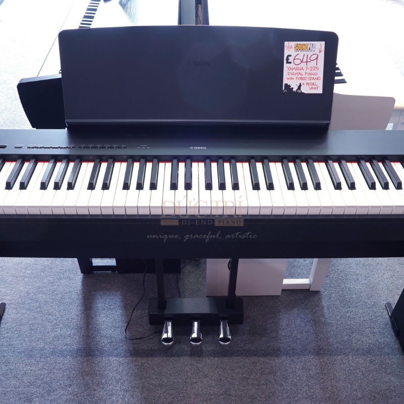Yamaha P-225 6 Yamaha P-225 được trưng bày tại Showroom của Piano Đức Trí