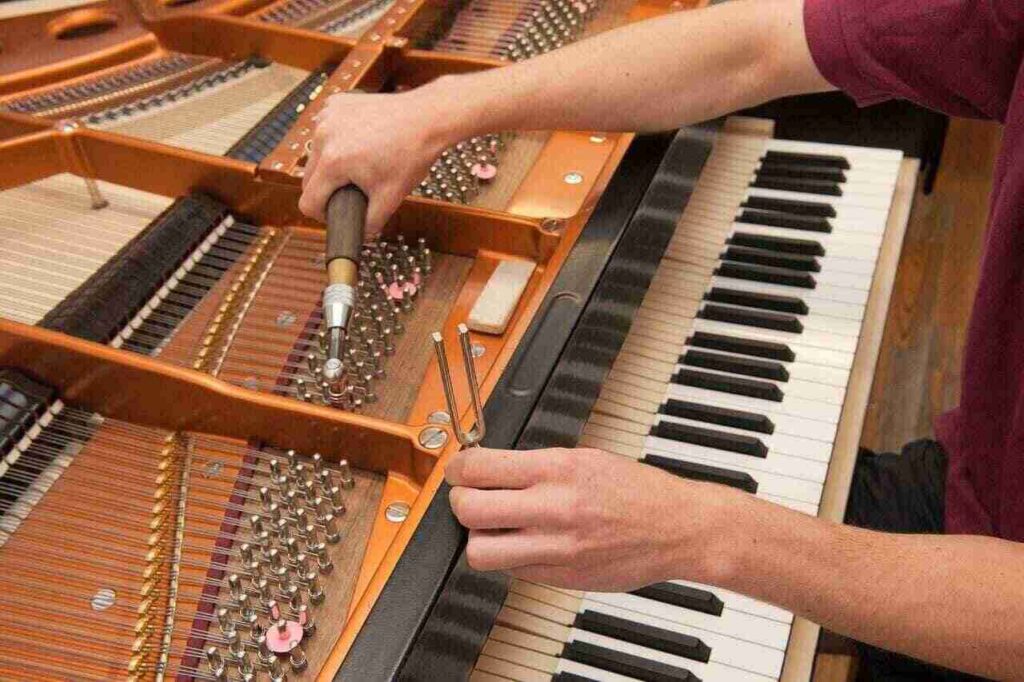 Hình ảnh dịch vụ sửa đàn piano tại Tp Hồ Chí Minh của Piano Đức Trí