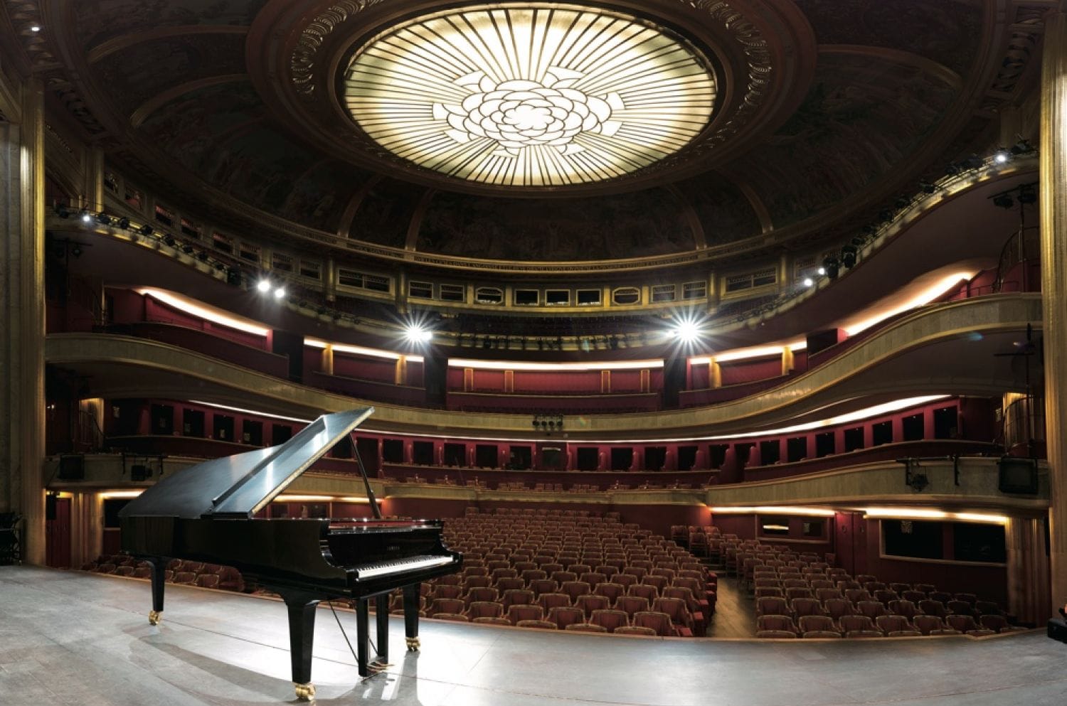 CFX Yamaha tại Champs Elysees