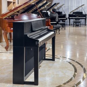Góc cạnh đàn Roland LX706
