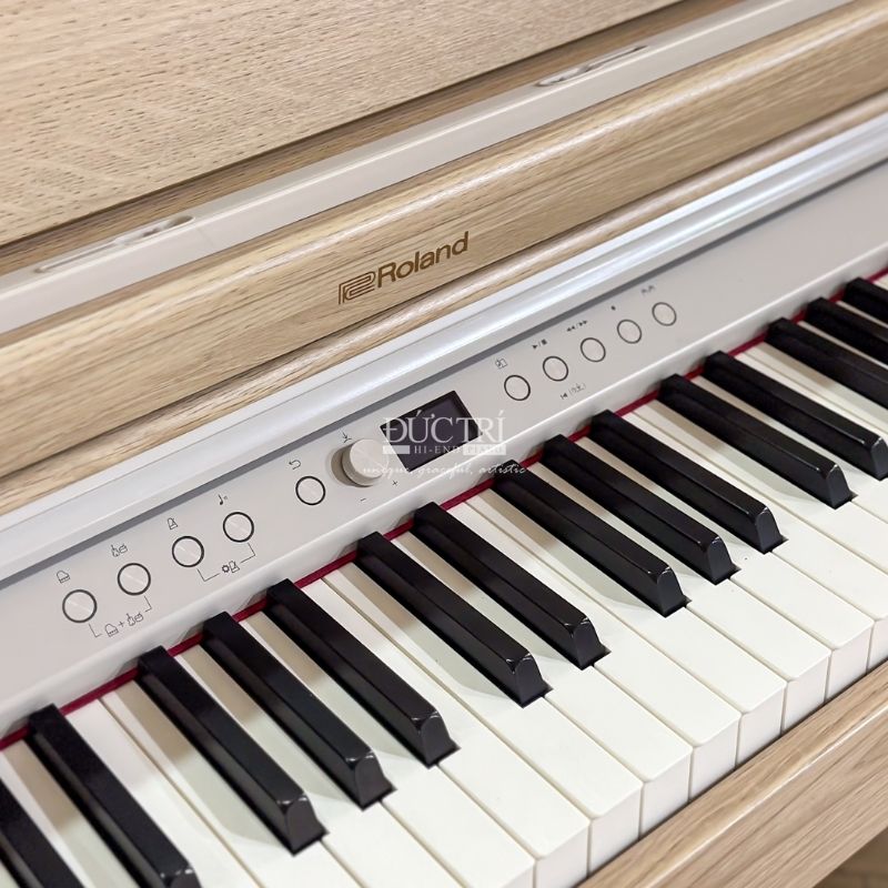 Roland RP701 4 Logo và các phím trên đàn Đàn Piano Roland RP701