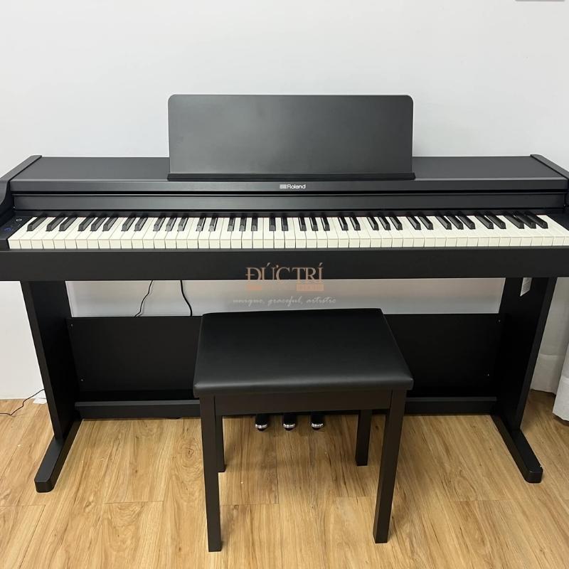 Roland RP102 5 Roland RP102 được trưng bày tại Showroom của Piano Đức Trí