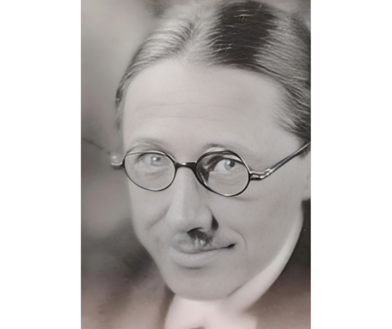 Nhà thiết kế nội thất người Pháp Emile-Jacques Ruhlmann