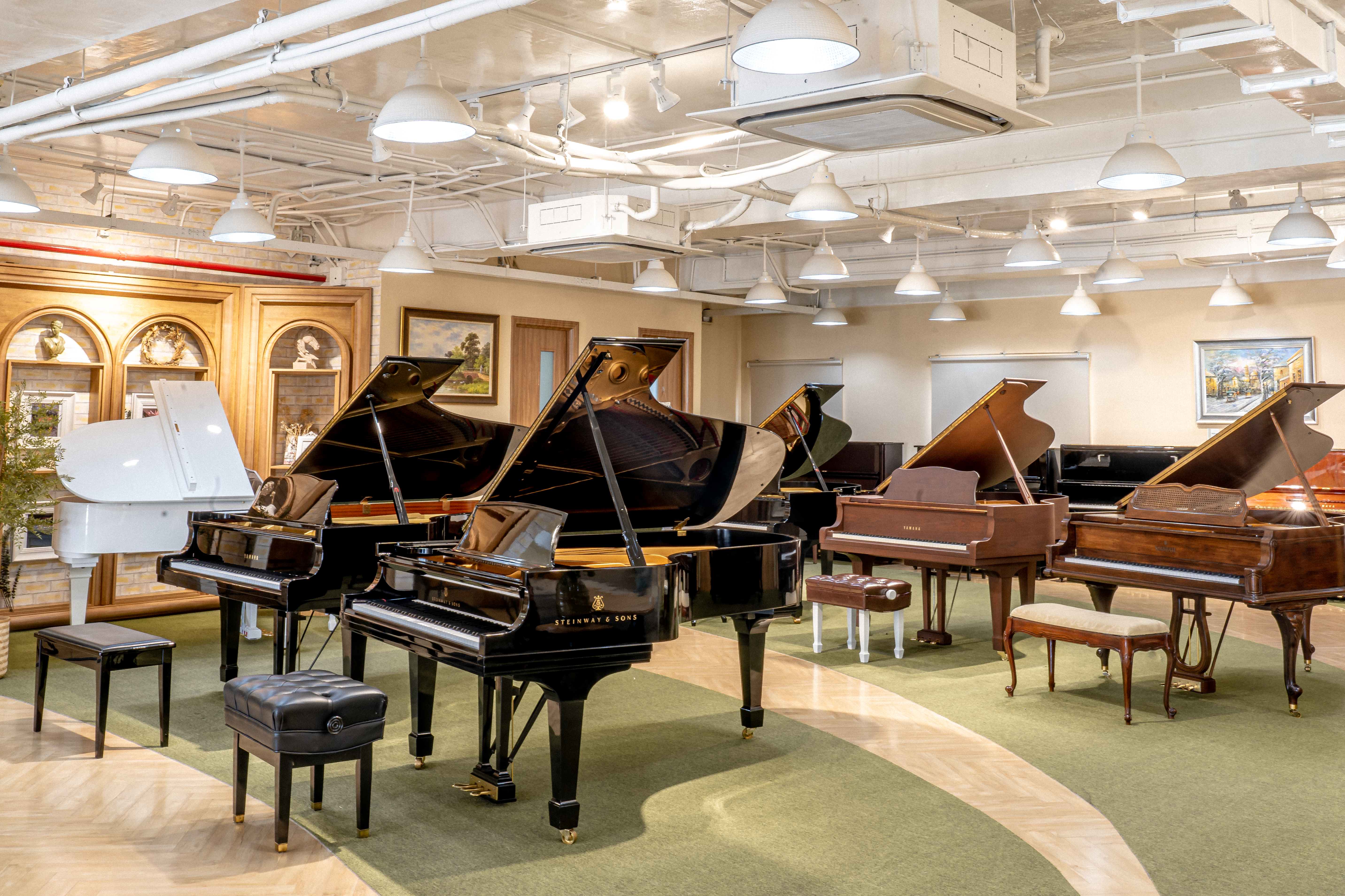 Showroom của Piano Đức Trí được thiết kế sang trọng, rộng rãi, đa dạng mặt hàng cho khách hàng lựa chọn 