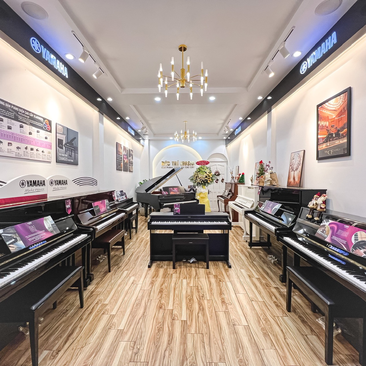 Roland GP-9M 6 Khi bạn còn đang thắc mắc nên mua đàn piano điện loại nào thì hãy đến ngay Piano Đức Trí để được tư vấn