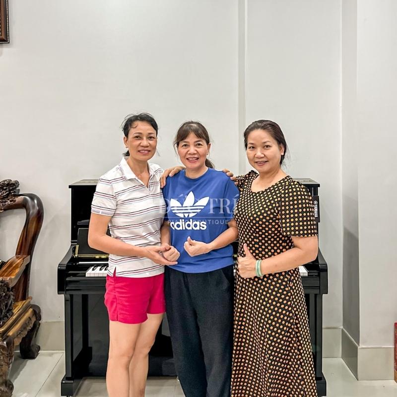 Bàn giao đàn Piano Yamaha U1J New Full Box 2025 của Piano Đức Trí 2 Khách hàng mua đàn Yamaha U1J