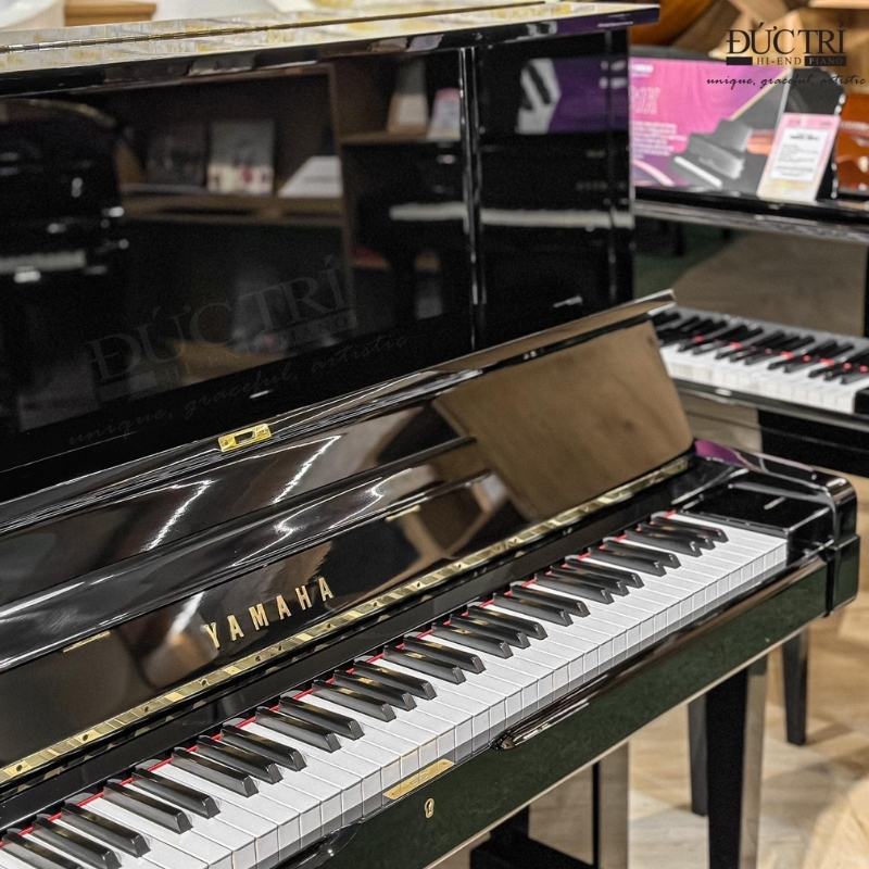 Yamaha YUS 17 Logo và bàn phím của đàn Yamaha YUS