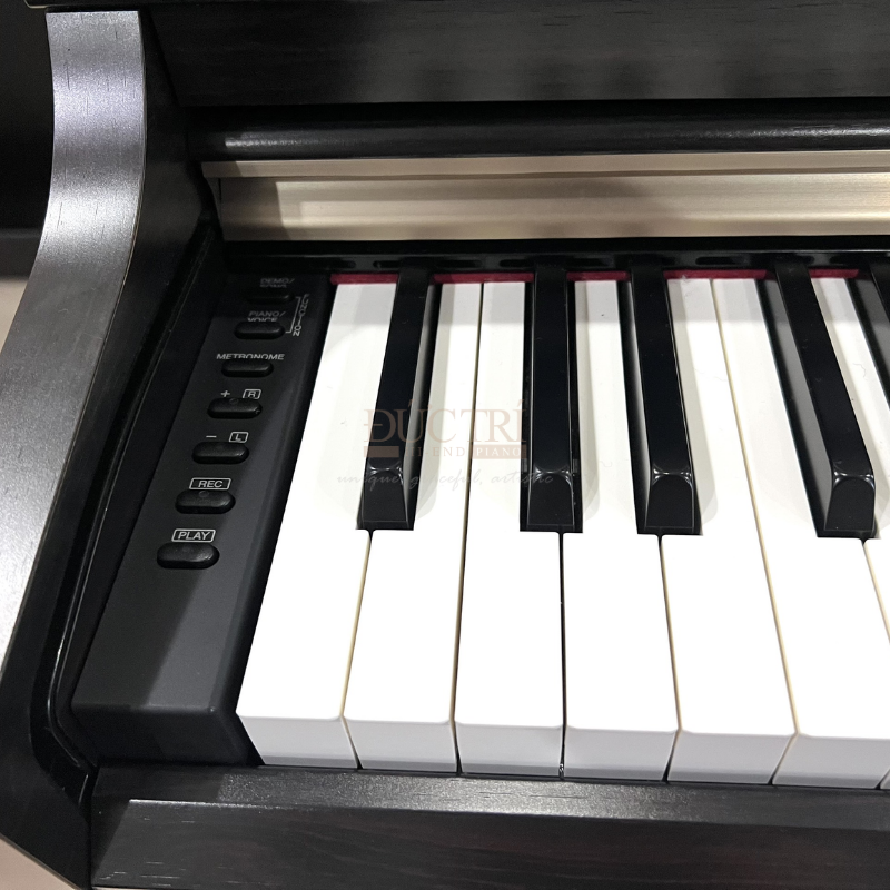 Yamaha YDP-162 7 Logo và bàn phím chiếc đàn Yamaha YDP-162