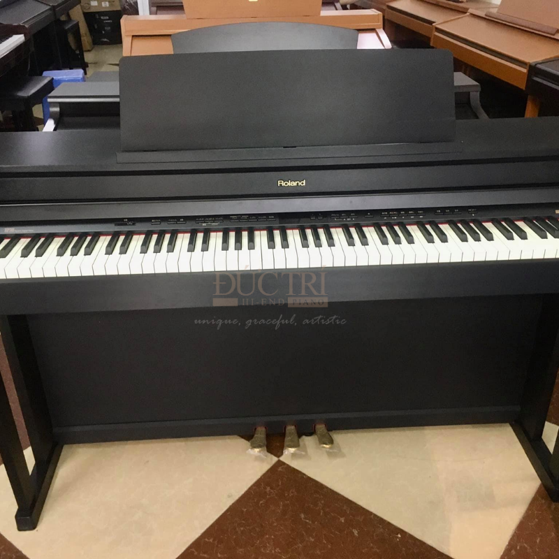 Roland HP-505 6 Roland HP-505 được trưng bày tại Showroom của Piano Đức Trí