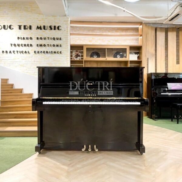 Đàn Piano Yamaha W106B được trưng bày tại Showroom của Piano Đức Trí