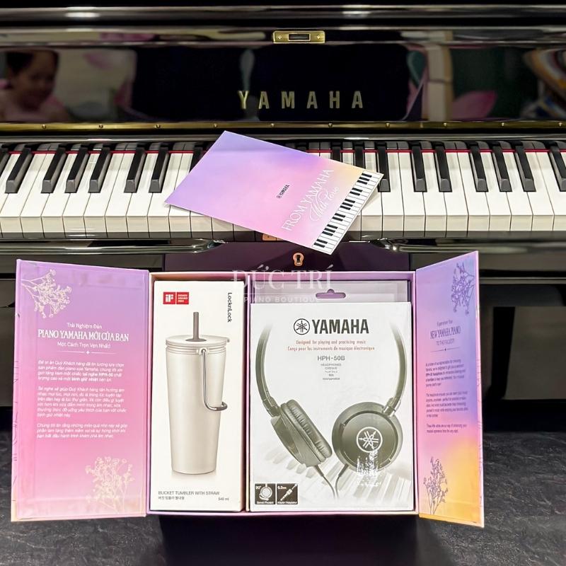 Bàn giao piano Yamaha YUS5 làm quà tặng cho con gái 6 Phần quà cho khách hàng khi mua đàn Piano Yamaha YUS5 tại Piano Đức Trí