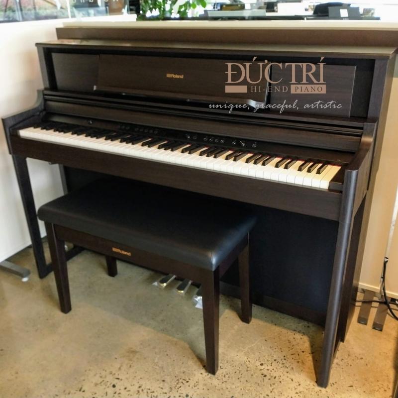 Roland LX705 8 Roland LX705 được bàn giao và trưng bày tại nhà của khách hàng