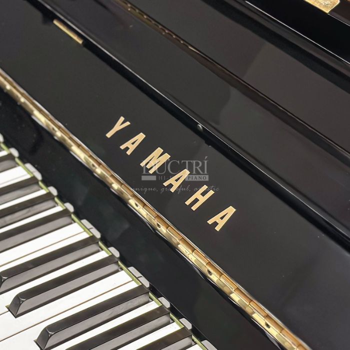 Yamaha U3H 27 Logo và các phím trên đàn Đàn Piano Yamaha U3H