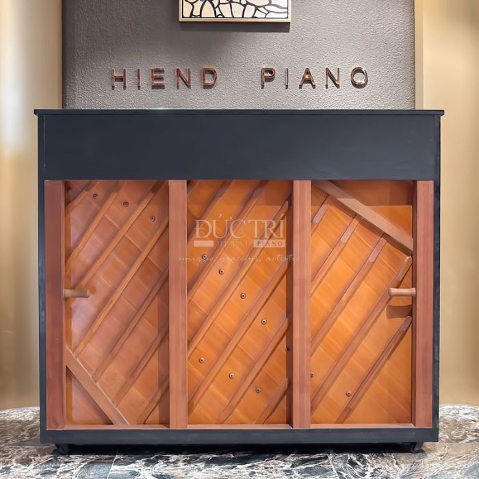 Yamaha U3H 21 Phía sau thùng đàn Piano Yamaha U3H