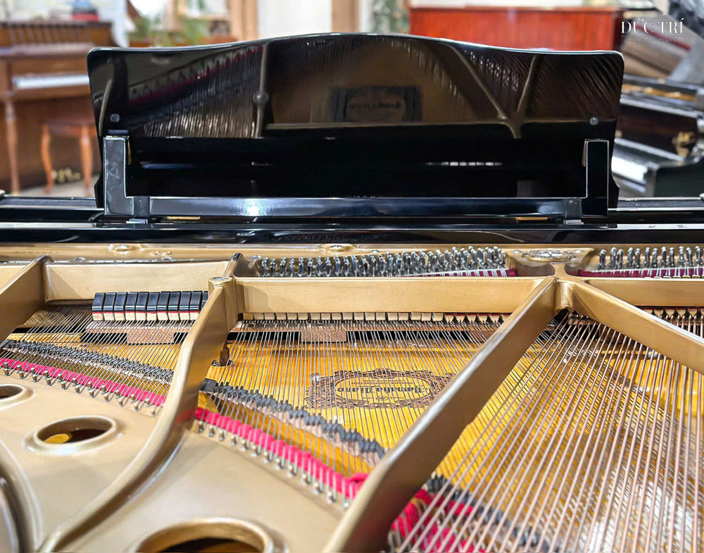 Yamaha G2 9 Đàn Piano Yamaha G2 làm đàn từ gỗ vân sam và gỗ hồng mộc