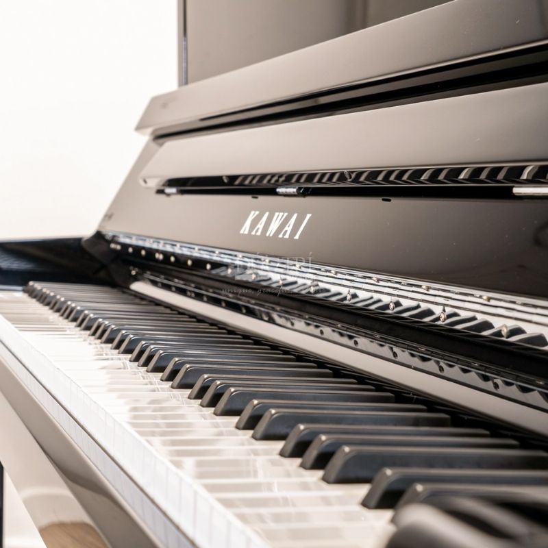 Kawai K300 3 Logo và các phím trên đàn Đàn Piano Roland CA48