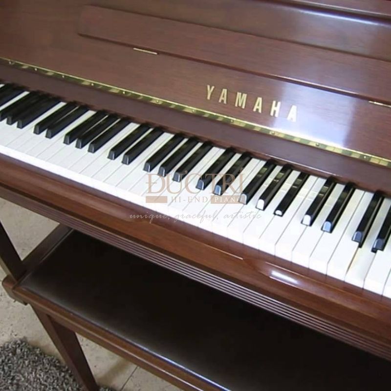 Hình ảnh bàn phím Đàn Piano Cơ Yamaha YU33W Upright