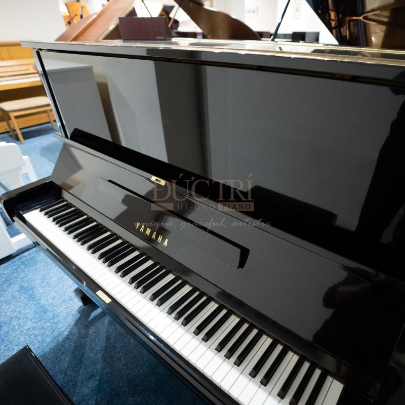 Hình ảnh cận cảnh bàn phím Đàn Piano Cơ Yamaha YU3CE Upright