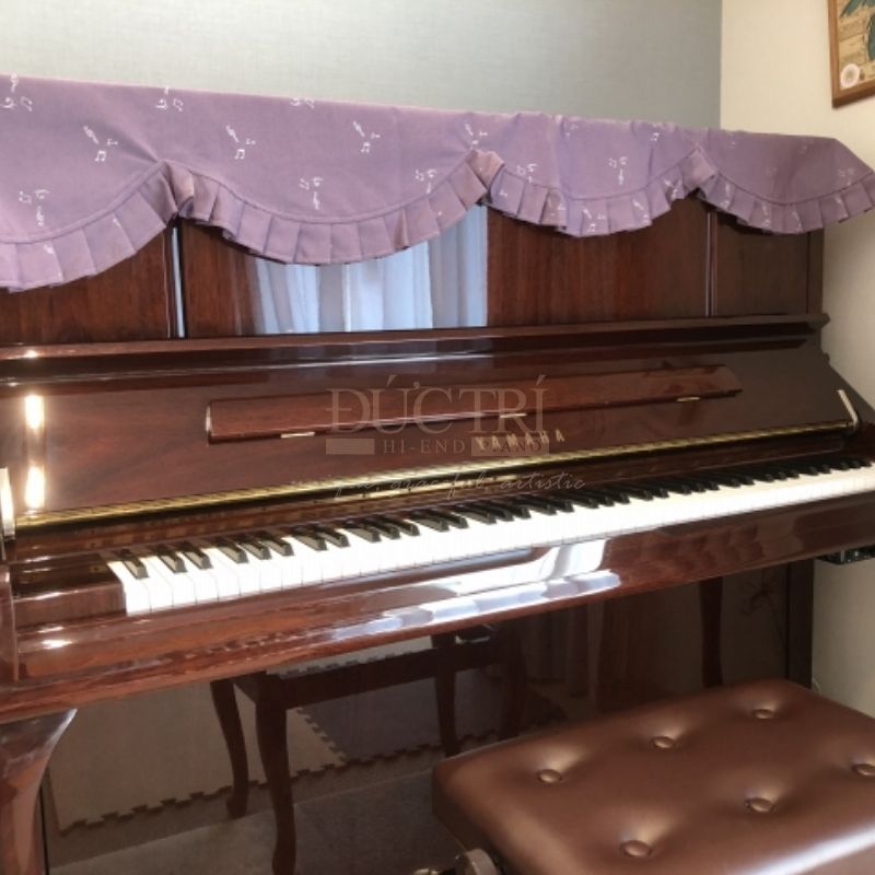 Hình ảnh cận cảnh của Đàn Piano Cơ Yamaha YU30MhC Upright