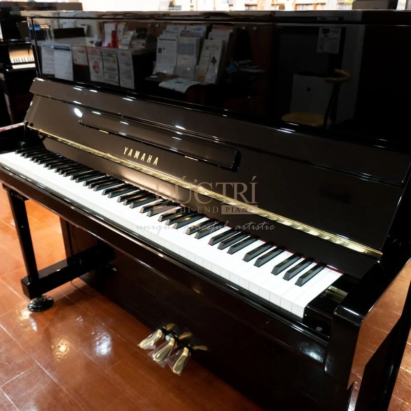 Hình ảnh góc nghiêng Đàn Piano Cơ Yamaha YU30LE Upright