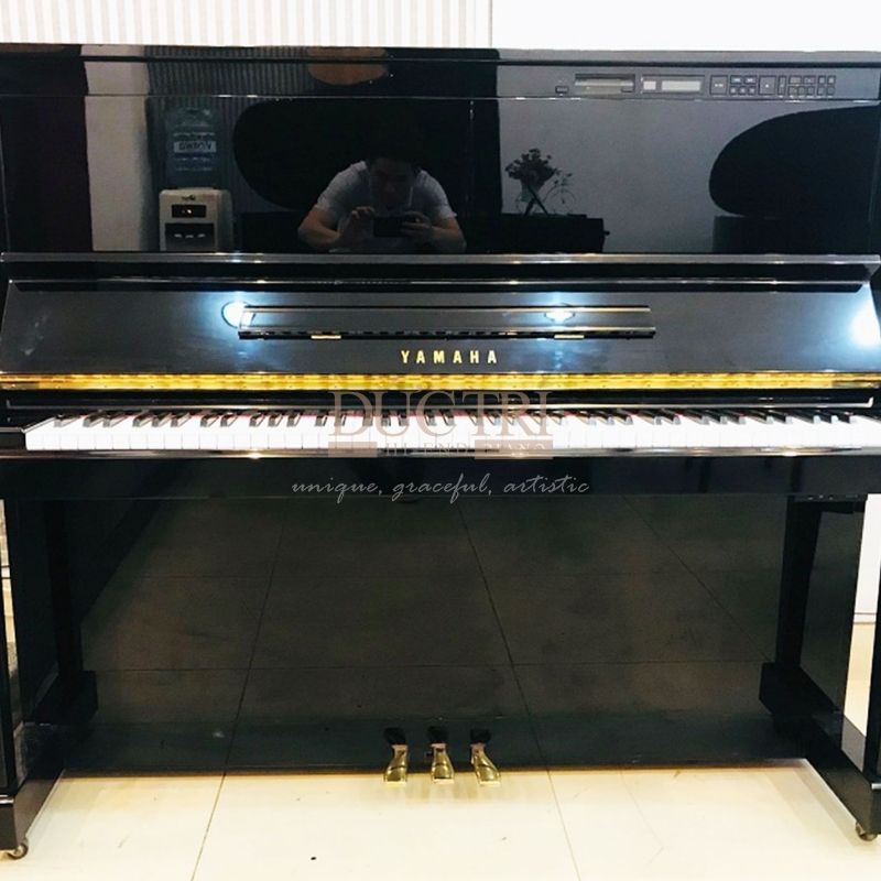 Hình ảnh trực diện của Đàn Piano Cơ Yamaha YU30CE Upright