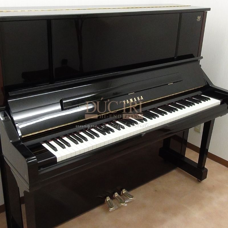 Hình ảnh trực diện của Đàn Piano Cơ Yamaha YU30LE Upright