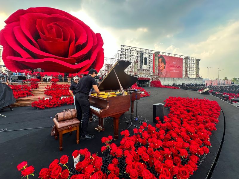 Piano Đức Trí hỗ trợ vận chuyển và setup đàn piano cho khách hàng