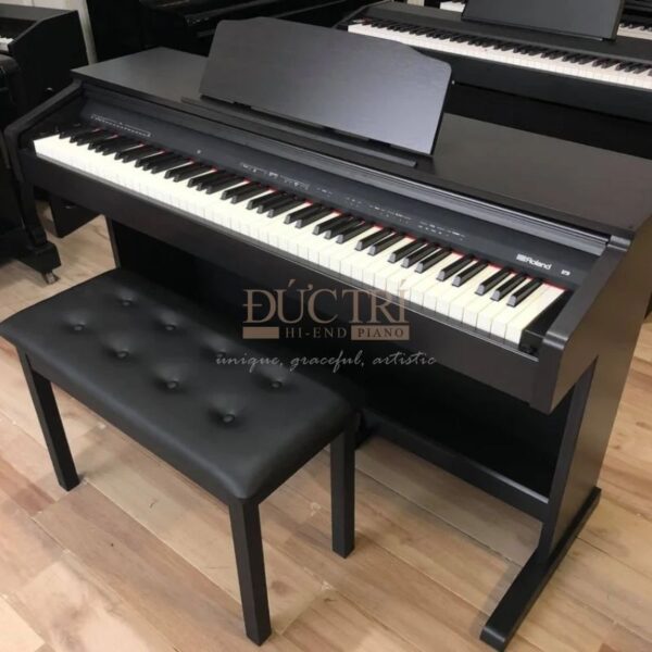 Hình ảnh góc nghiêng Đàn Piano Roland RP401R