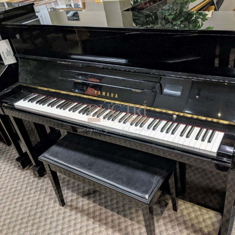 Hình ảnh góc nghiêng Đàn Piano Yamaha U3