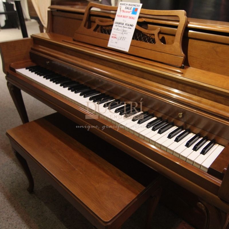 Hình ảnh trực diện của Đàn Piano Cơ Yamaha SX100R Upright