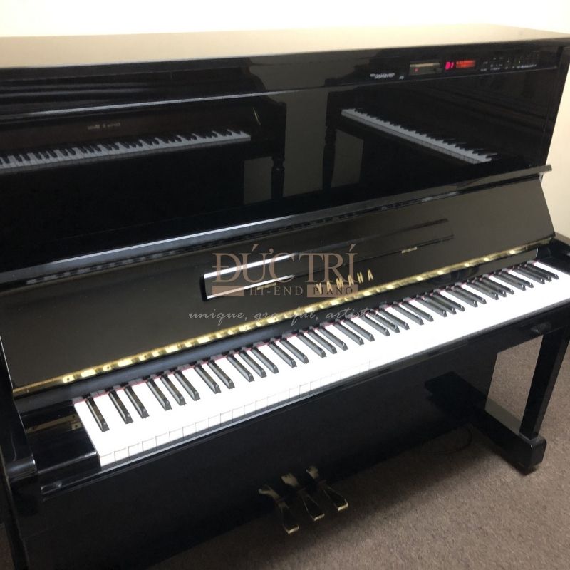 Hình ảnh trực diện của Đàn Piano Yamaha U3