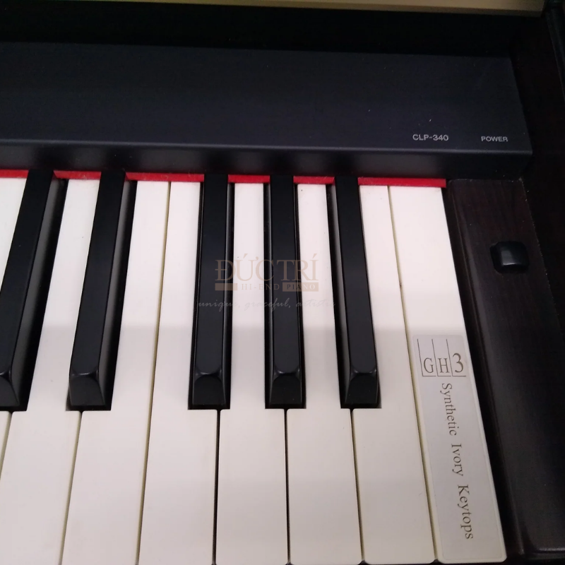 Yamaha CSP-150 7 Logo và bàn phím chiếc đàn Yamaha CSP-150