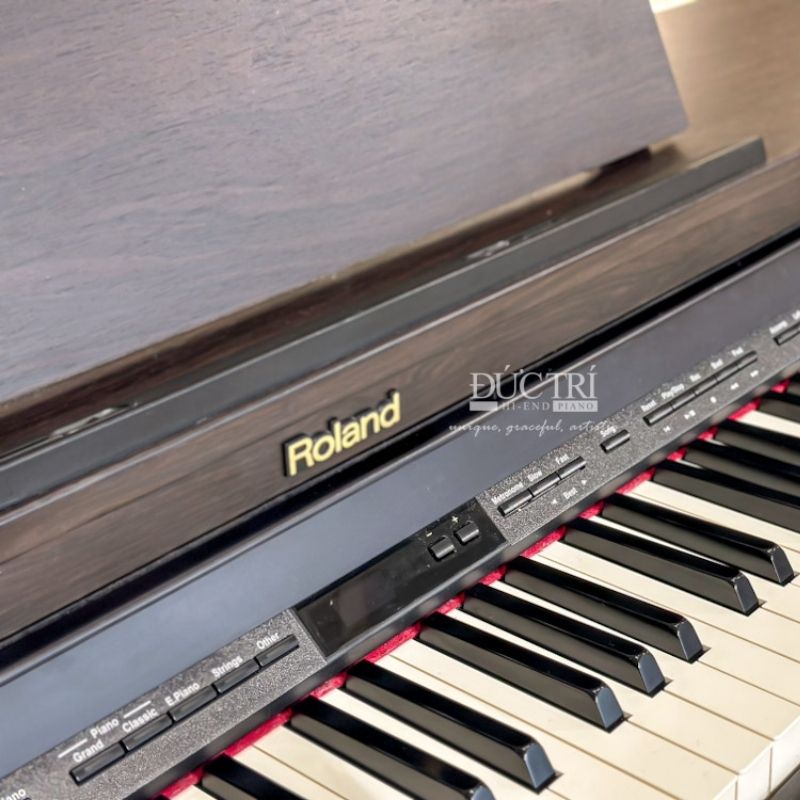 Roland HP-601 4 Logo và các phím trên đàn Đàn Piano Roland HP-601