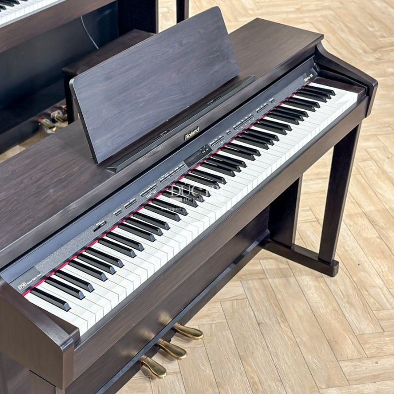 Roland HP-601 3 Phía trên nắp Đàn Piano Roland HP-601